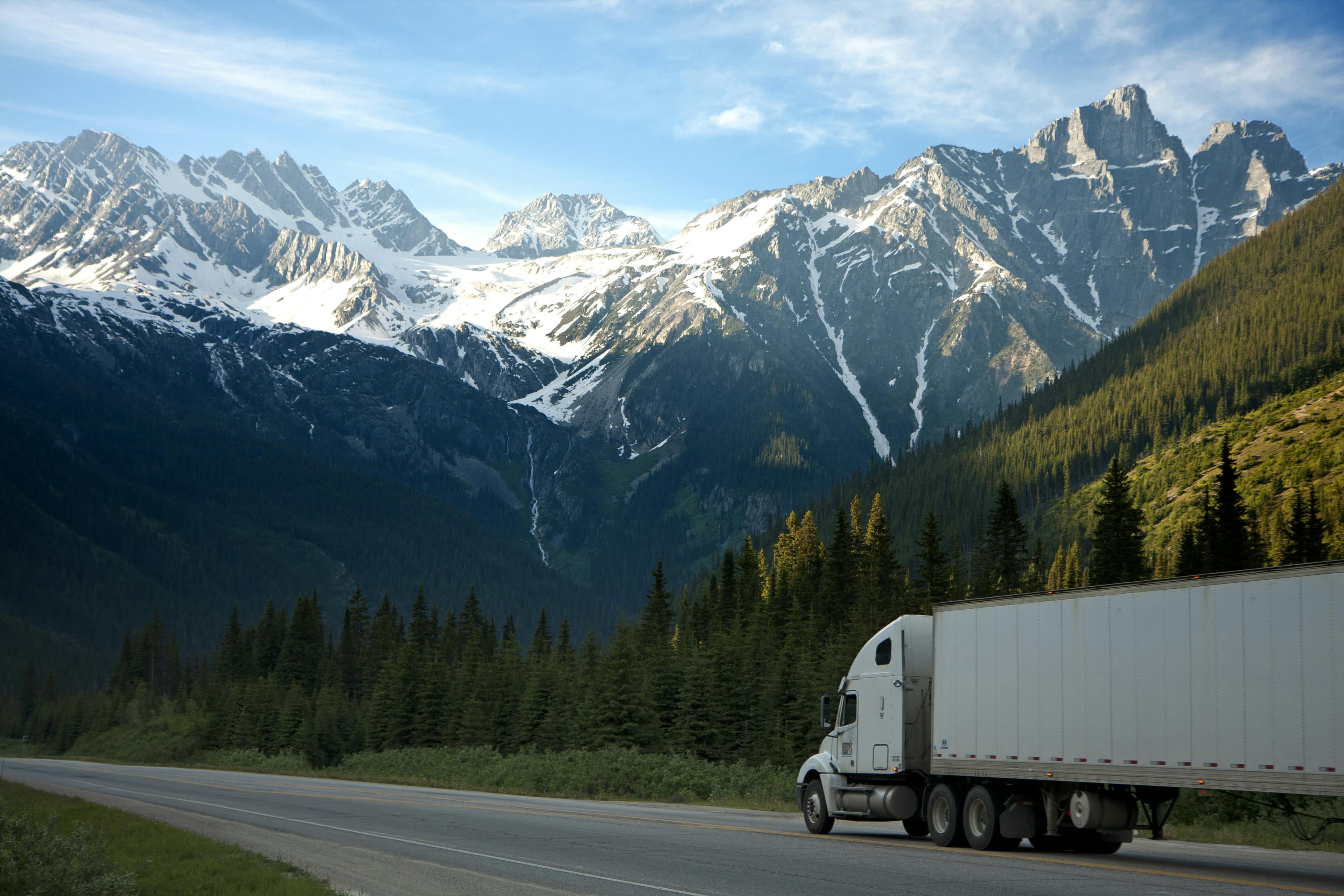 What Is Dry Van Shipping and When Should You Use It?